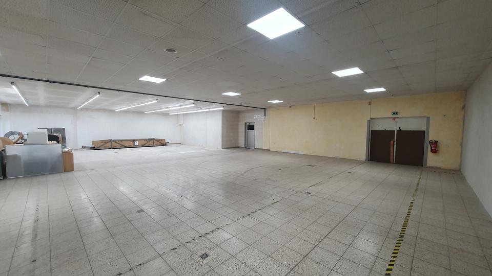 Thumbnail-Mitten im Zentrum! Geräumige Lagerhalle mit Büro zu vermieten!