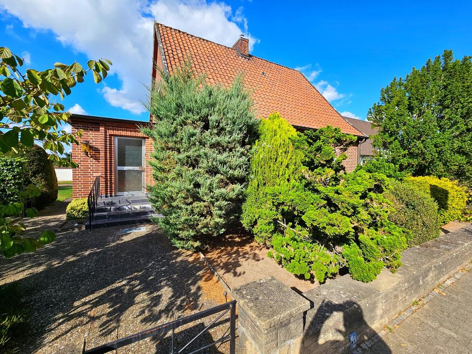 Thumbnail-Gepflegtes Einfamilienhaus mit Nebengebäude in Top-Lage !