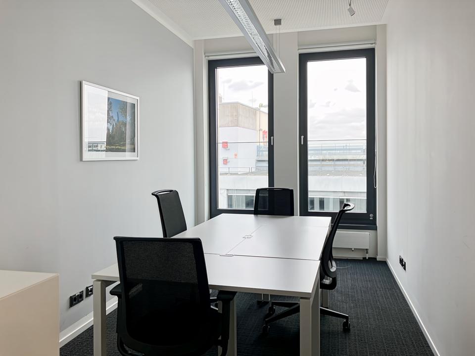 Thumbnail-Privater Büroraum für 5 Person in Regus Altona