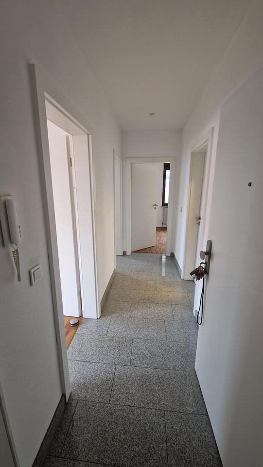 Thumbnail-Schöne 3- Zimmerwohnung in Zuffenhausen