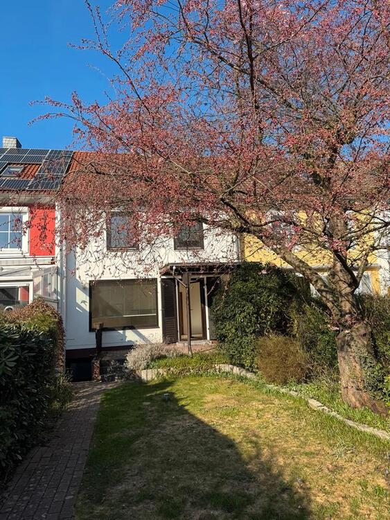 Thumbnail-Gut gelegenes Reihenmittelhaus mit Potential in Bothfeld