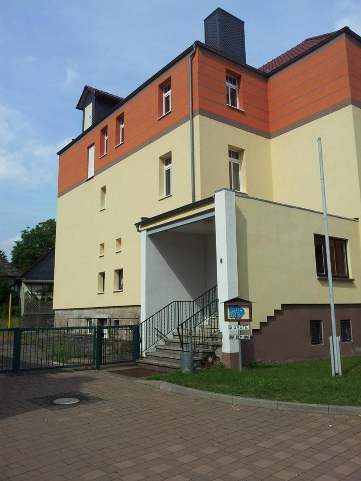 Thumbnail-**Sanierungsbedürftige Villa mit Garage und Garten**