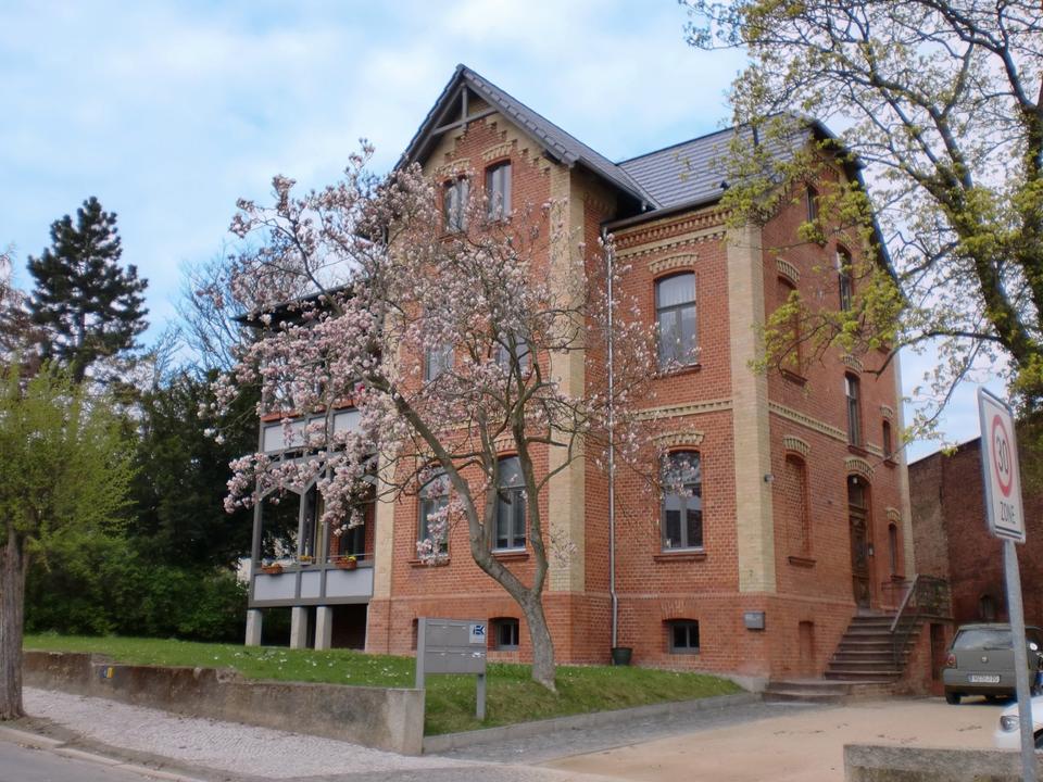 Thumbnail-Erdgeschoss-Wohnung in Villa, mit Stuck und Dielen zu vermieten