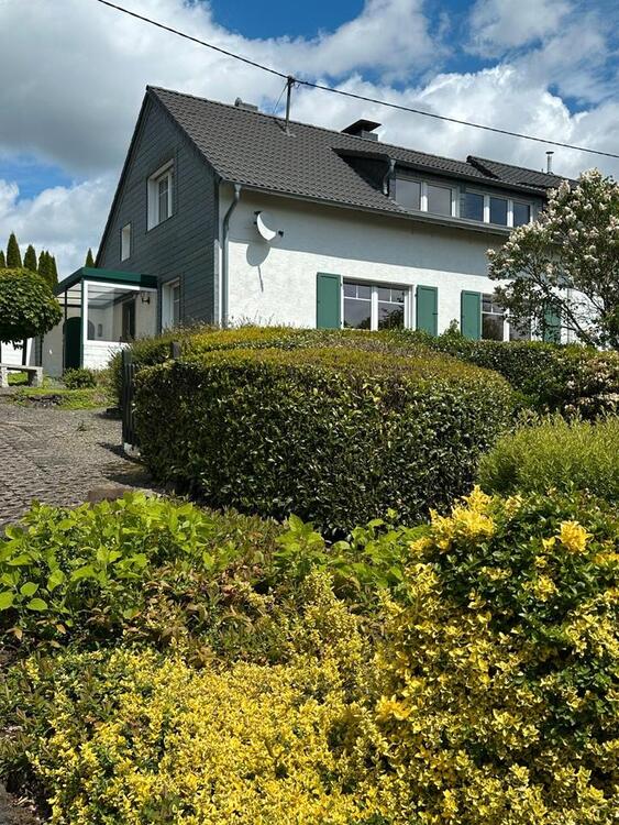 Thumbnail-Gepflegte Doppelhaushälfte in zentraler Lage zu vermieten