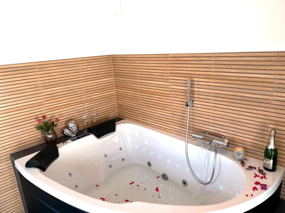 Thumbnail-Private Wellness Oase Sauna Whirlpool inkl. Übernachtung