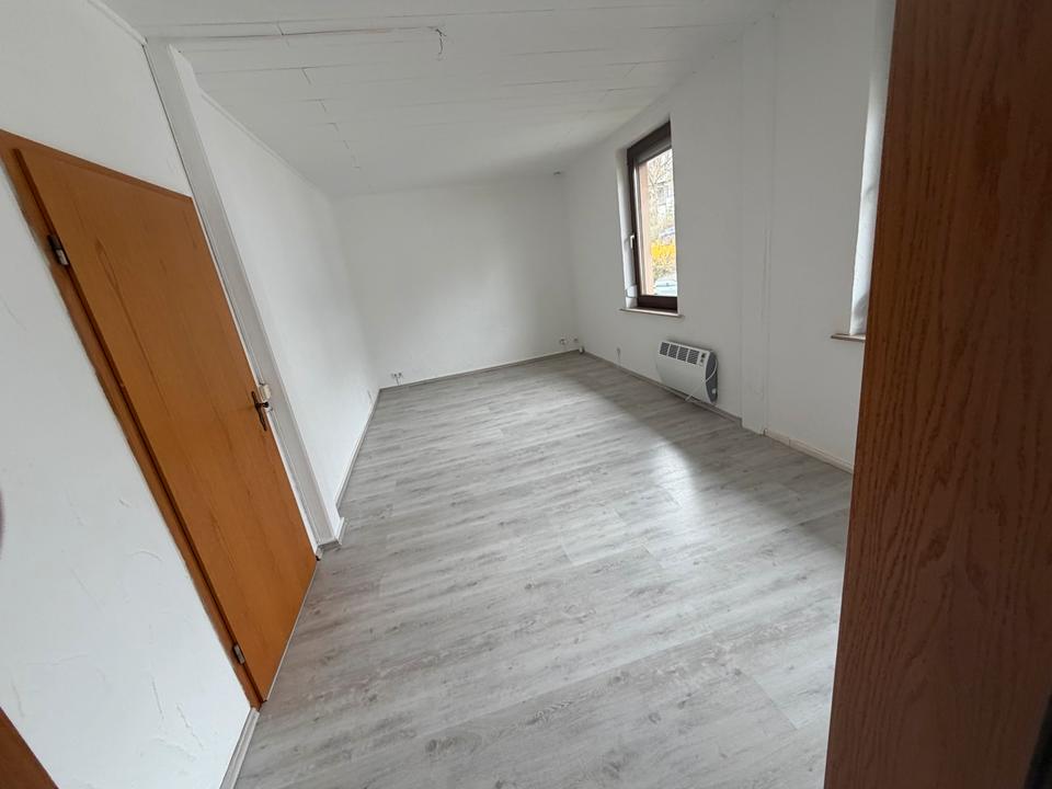 Thumbnail-3-Zimmer-Wohnung (95 qm) – frisch saniert, mit Holzofen