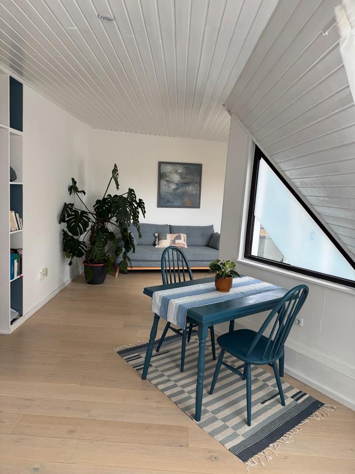 Thumbnail-Moderne, voll möblierte Dachgeschosswohnung mit Balkon