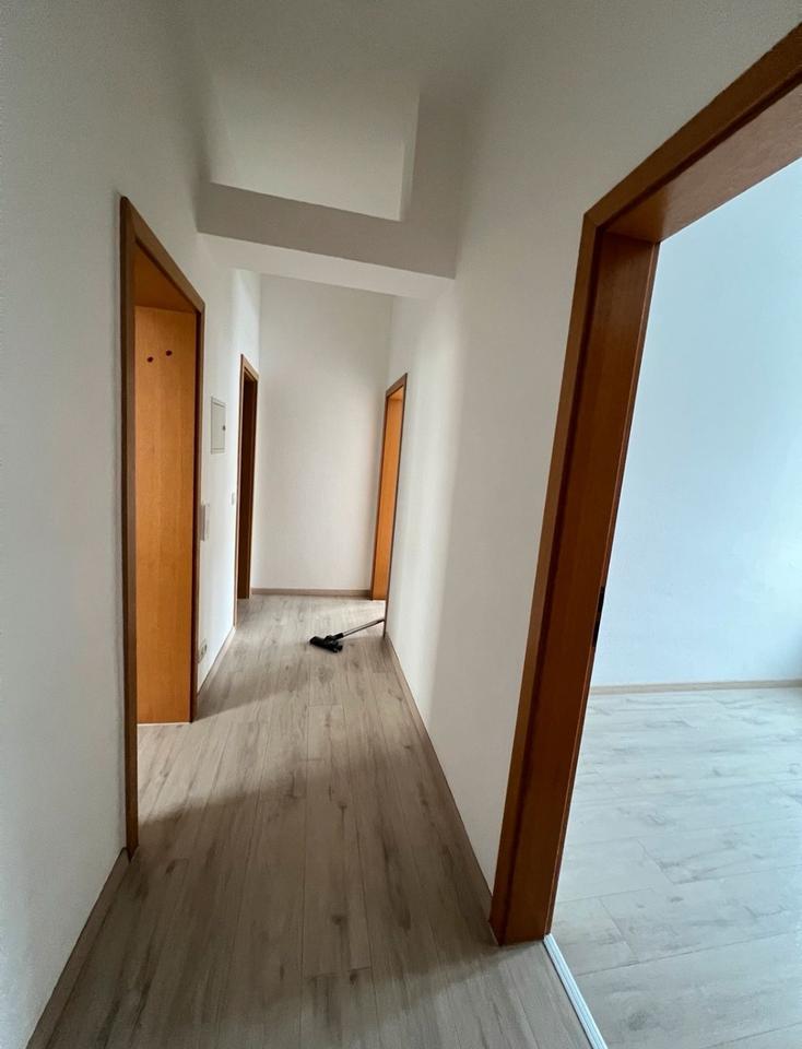 Thumbnail-Möblierte 3 Zimmer Wohnung mit Balkon