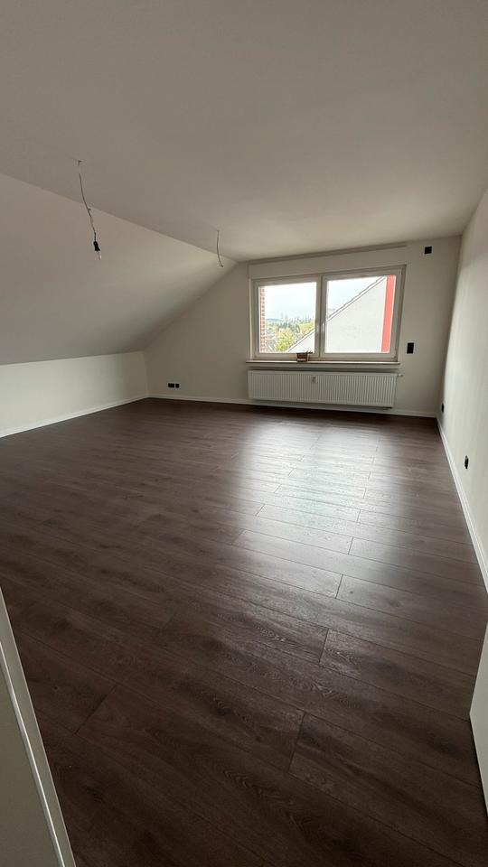 Thumbnail-Dachgeschosswohnung 3 Zimmer Küche Bad renoviert