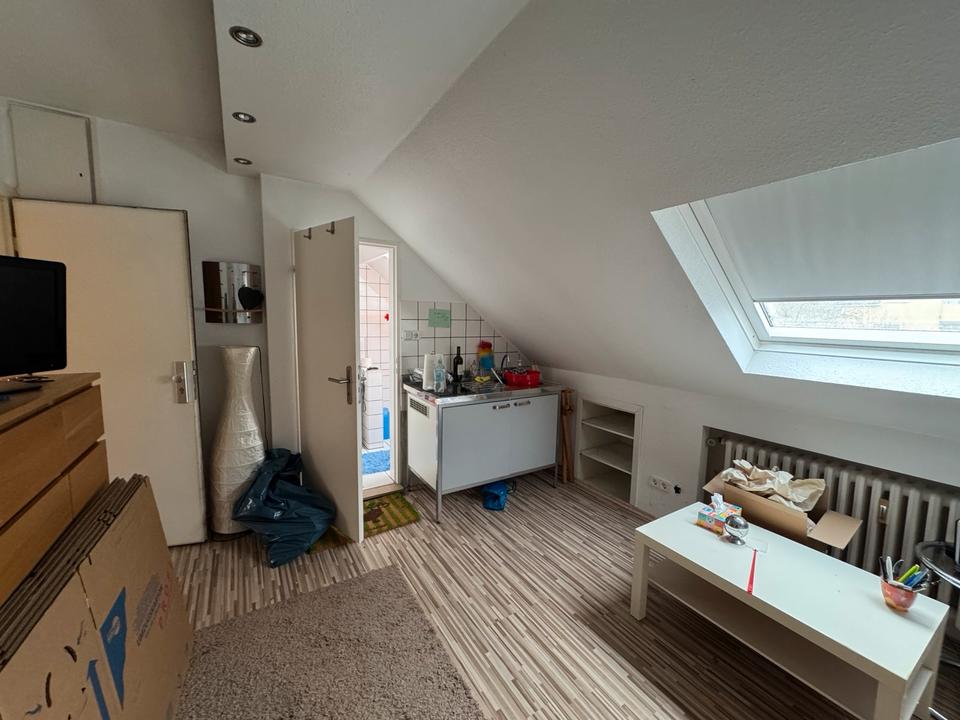 Thumbnail-Kleine Dachgeschosswohnung (ca. 25 m²) – ideal für Studenten