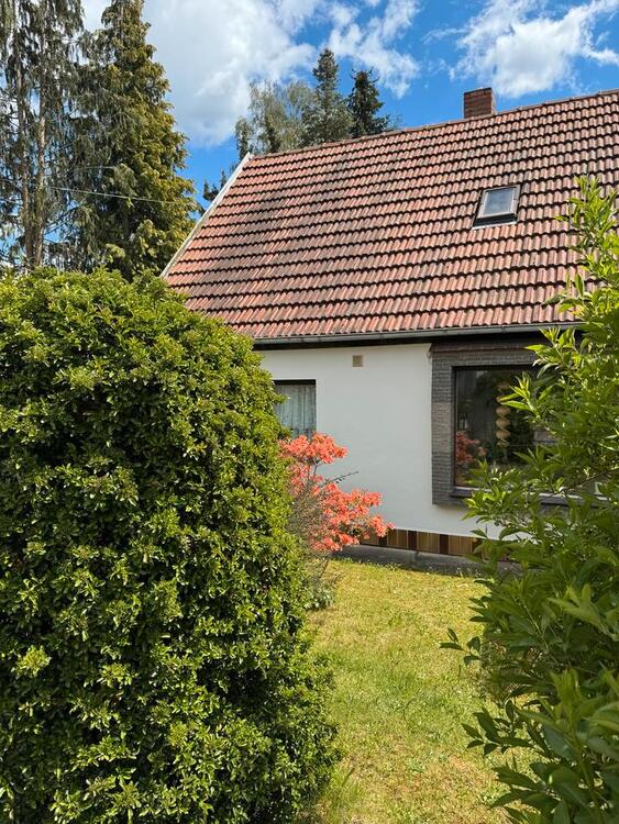 Thumbnail-DHH und 1.060 qm Grundstück in 09123 Chemnitz