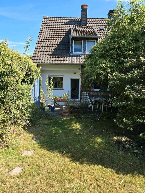 Thumbnail-Charmante DHH mit großem Grundstück in attraktiver Lage