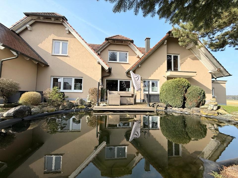 Thumbnail-Zweifamilienhaus mit großem Grundstück