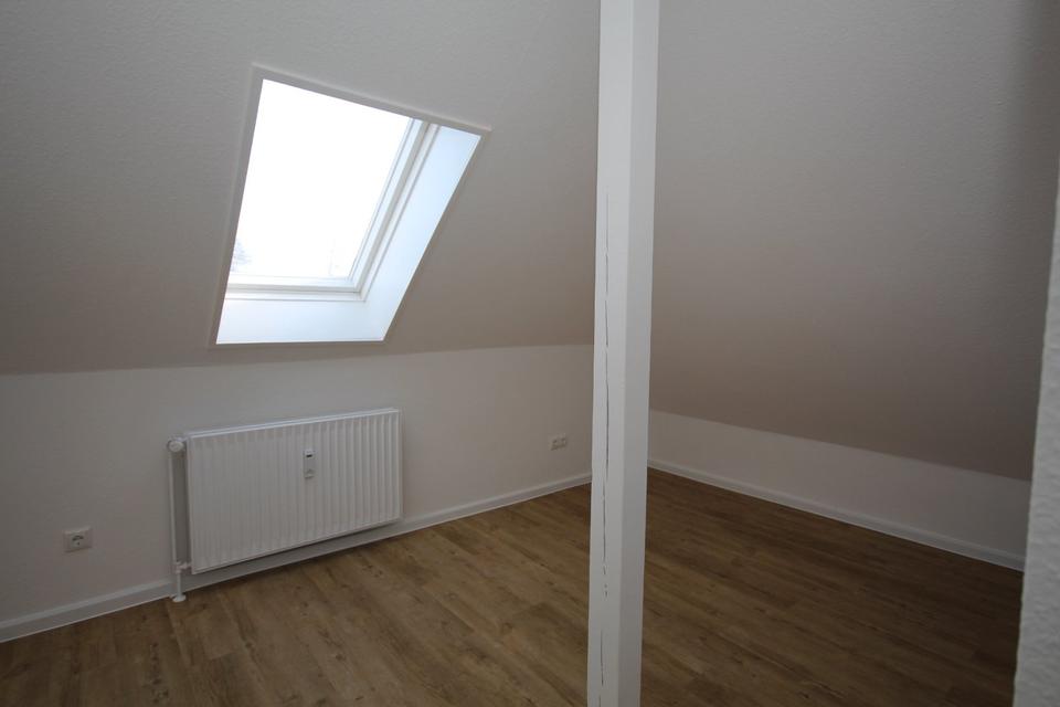 Thumbnail-3 ZKB im 3.OG Wohnung in Varel Stadtmitte EBK Balkon