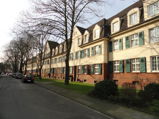 Thumbnail-3-Zimmer-Wohnung im Dachgeschoss in Sanierungsphase