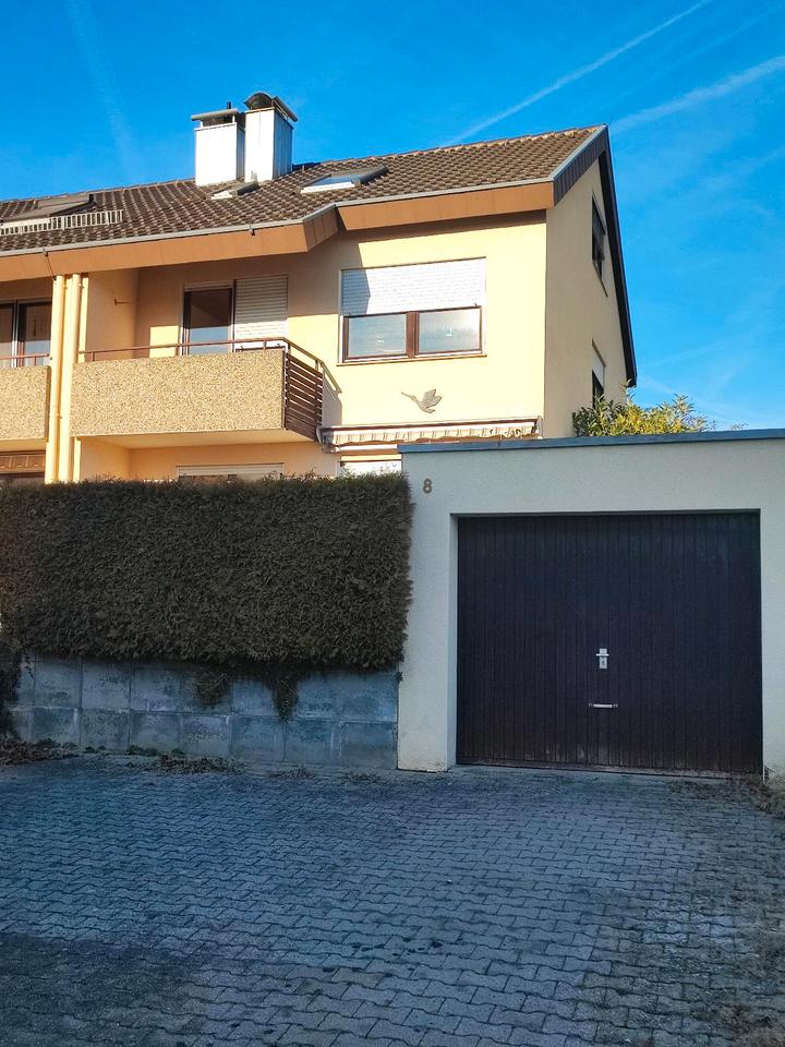 Thumbnail-DHH mit Garage, 3 Stellplätze, Terrasse & Balkon