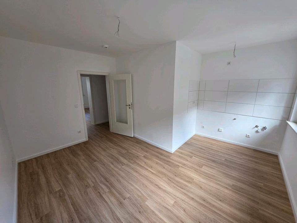 Thumbnail-Schöne 1 12 Zimmer Wohnung mit Balkon in Düsseldorf Bilk (Uni)