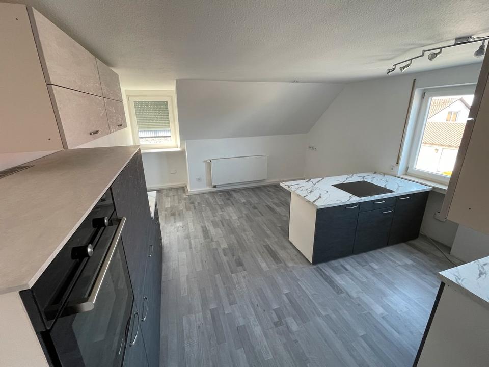 Thumbnail-Großzügige 4 Zimmer Wohnung in ruhiger Lage