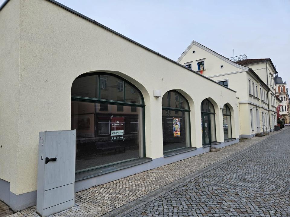 Thumbnail-Perfekt geschnittene Ladenfläche direkt am S-Bahnhofzugang