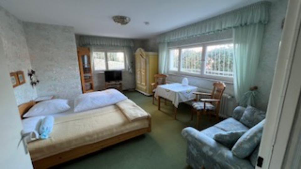 Thumbnail-Möbl.1-Zimmerwohnung mit Garage und Gartenplatz, Pauschal 790 €