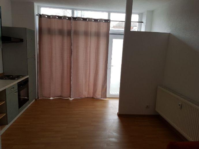 Thumbnail-Helle 2-Zimmer-Wohnung mit großen Fenstern und Terrasse