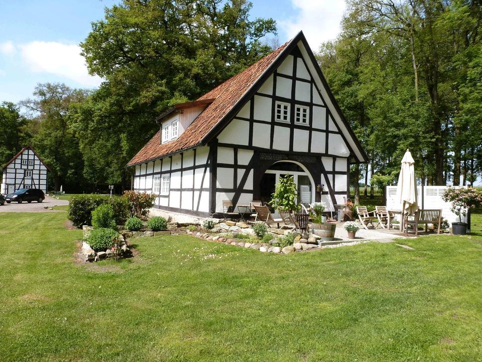 Thumbnail-Gemütliches Haus auf parkähnlicher Hofanlage 5 ZKB ca. 138qm
