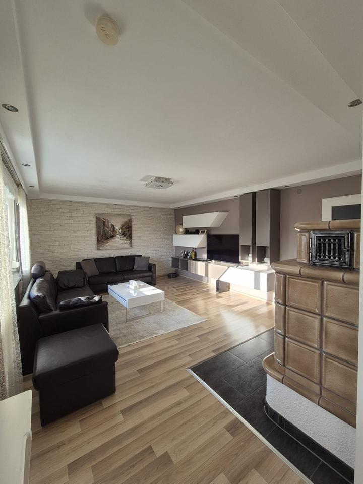 Thumbnail-Großzügige 6-Zimmer-Wohnung mit Wintergarten & zwei Balkonen