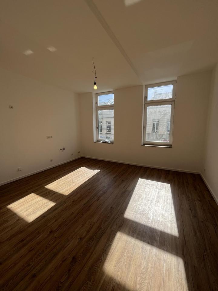 Thumbnail-Frisch kernsaniert: 2,5-Zimmer-Wohnung mit Klima, viel Licht & gut geschnitten