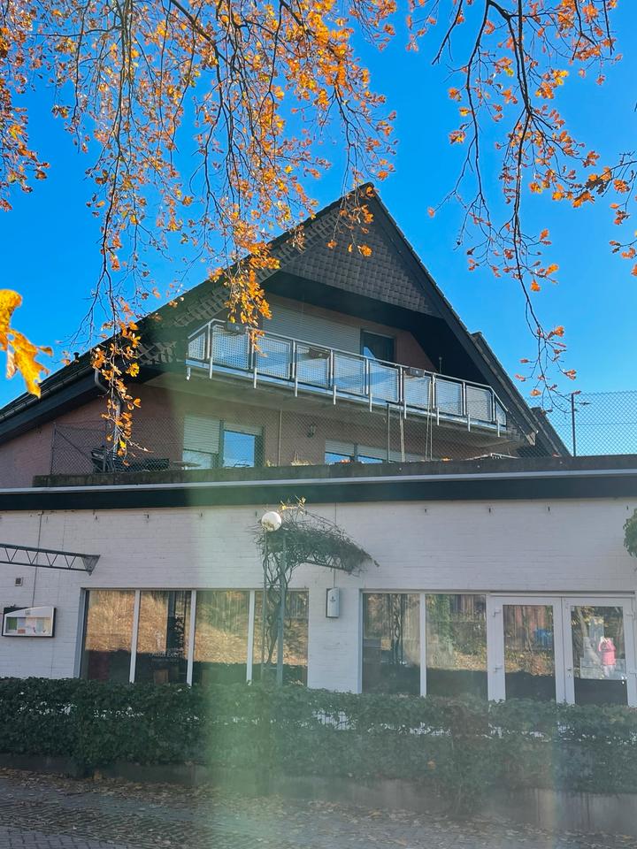 Thumbnail-2 x 3 Zimmer-Whg., Dachgeschoss, Sud-Balkon, zentral