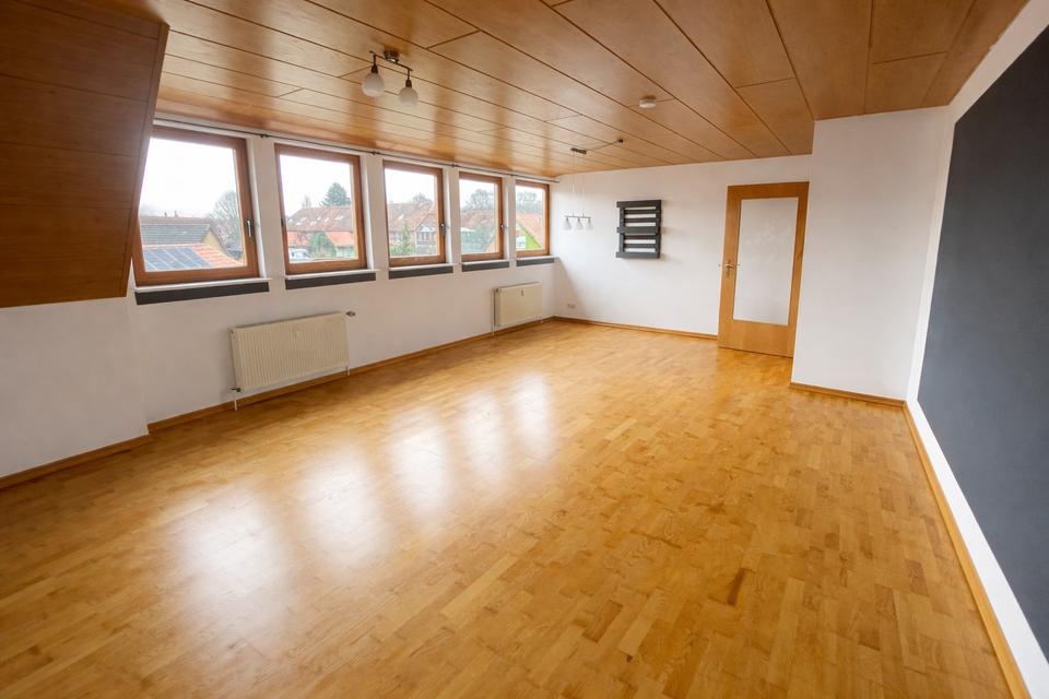 Thumbnail-Renovierte 2 Zimmer-Dachgeschosswohnung