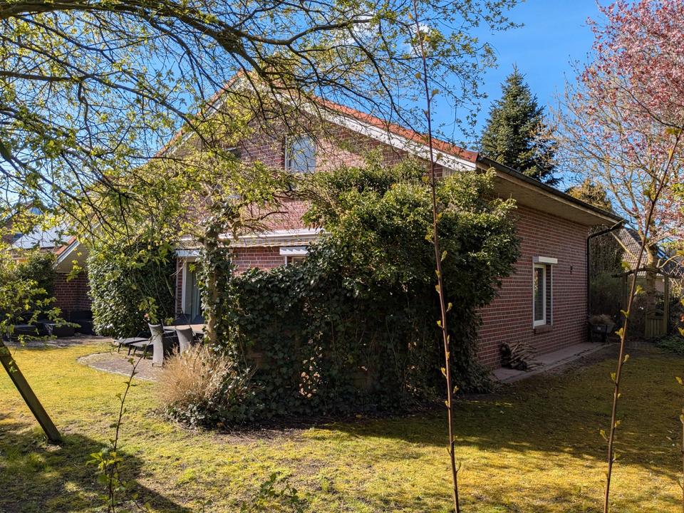 Thumbnail-Freistehendes Einfamilienhaus mit Garage in EdewechtPortsloge