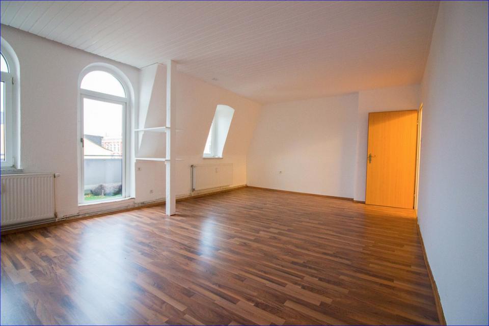 Thumbnail-Zentrale Lage trifft auf charmantes Wohnambiente – Ihre neue Dachgeschosswohnung wartet!