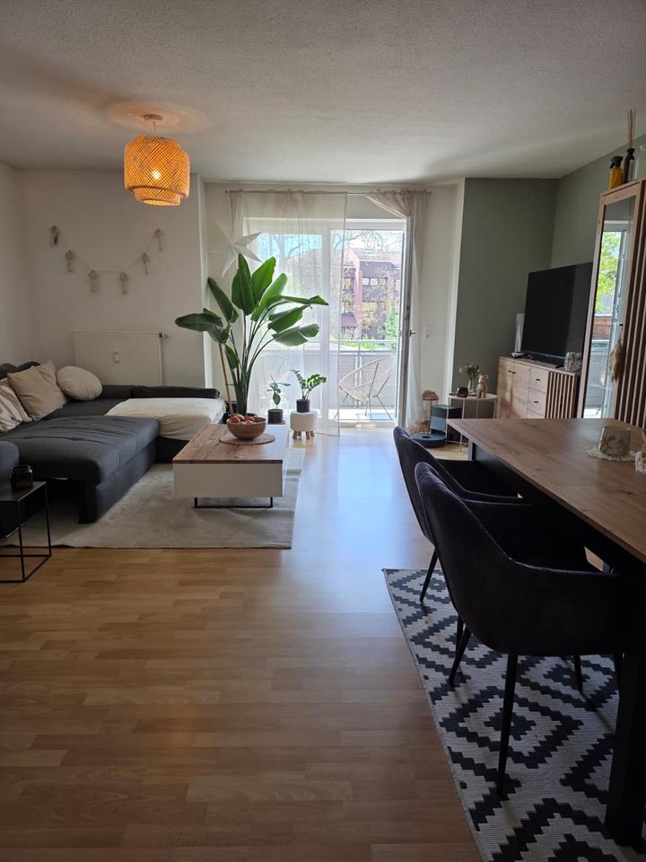 Thumbnail-Helle 2-Zimmer-Wohnung, Süd-Balkon und Garage in zentraler Lage