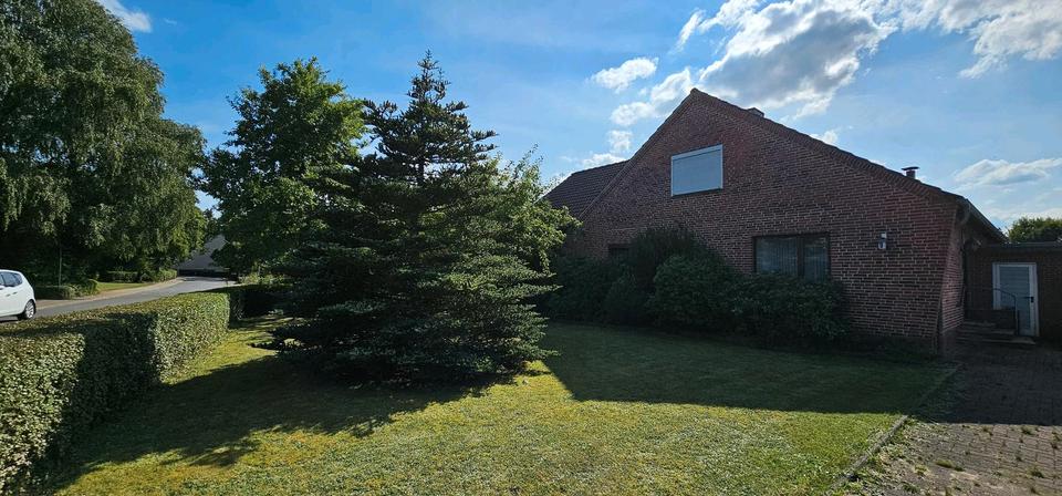 Thumbnail-Einfamilienhaus mit 7 Zimmern, Keller und Garage