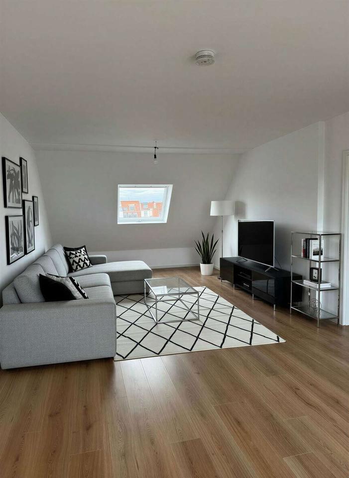 Thumbnail-Neu! 4-Zimmer-Wohnung I Einbauküche I modernes Bad mit Wanne I Dachgeschoss I Aufzug vorhanden