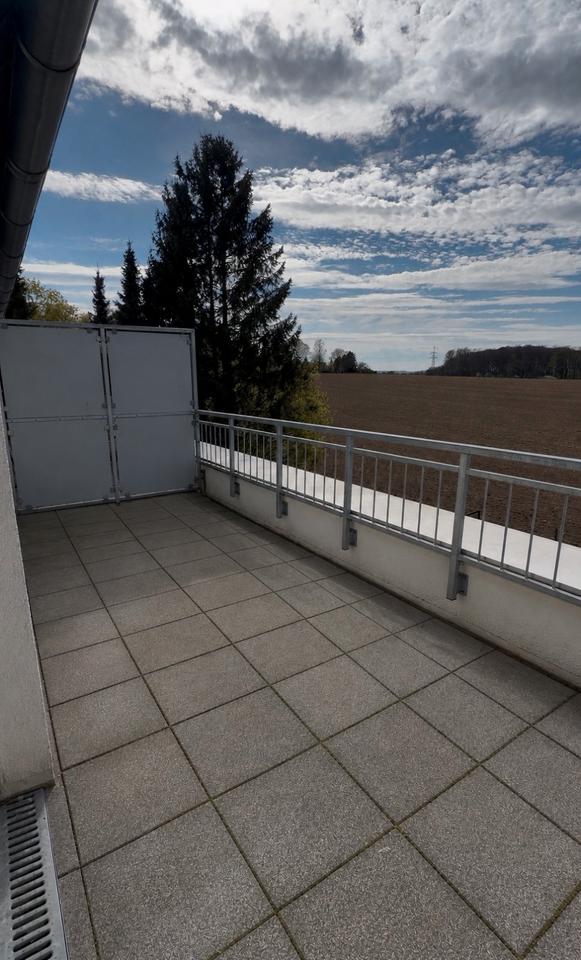 Thumbnail-80 m² Dachgeschosswohnung im Sozialbau – 3 Zimmer mit Balkon (WBS erforderlich)