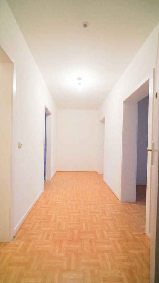 Thumbnail-Erdgeschosswohnung mit Balkon und kleinem Gartenstück