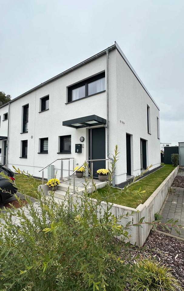 Thumbnail-Modernes, teilmöbliertes Reiheneckhaus