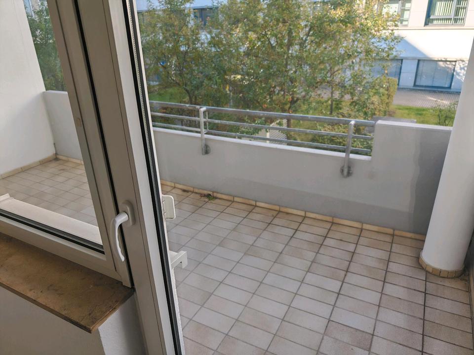 Thumbnail-2 Raumwohnung ab sofort Balkon 56 qm 1.OG ruhig + zentral