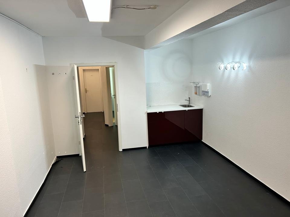 Thumbnail-MK Cosmetics vermietet Raum – 20 m² Studio in München-Maxvorstadt