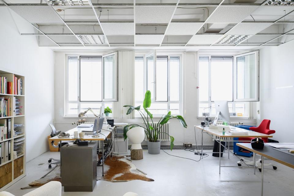 Thumbnail-Heller Arbeitsplatz – halber Raum