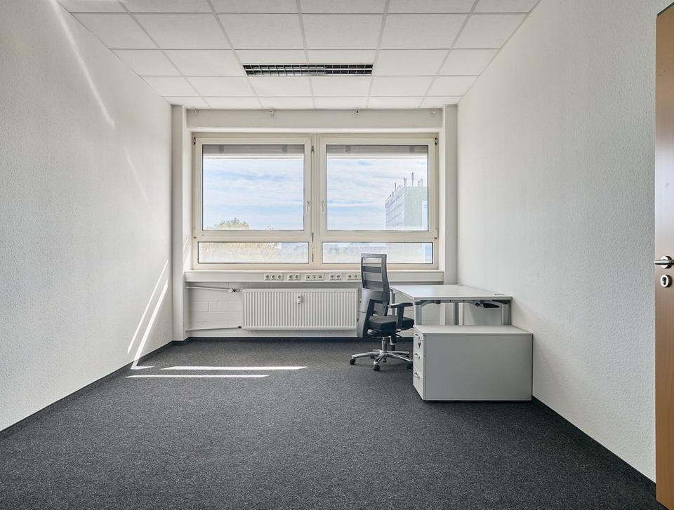 Thumbnail-Kompaktes Büro mit Aufzug & Lichtschutz – für Freiberufler & Startups
