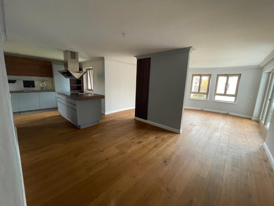 Thumbnail-3,5-Zimmer-Wohnung mit Balkon, Einbauküche und 2 TG Stellplätzen