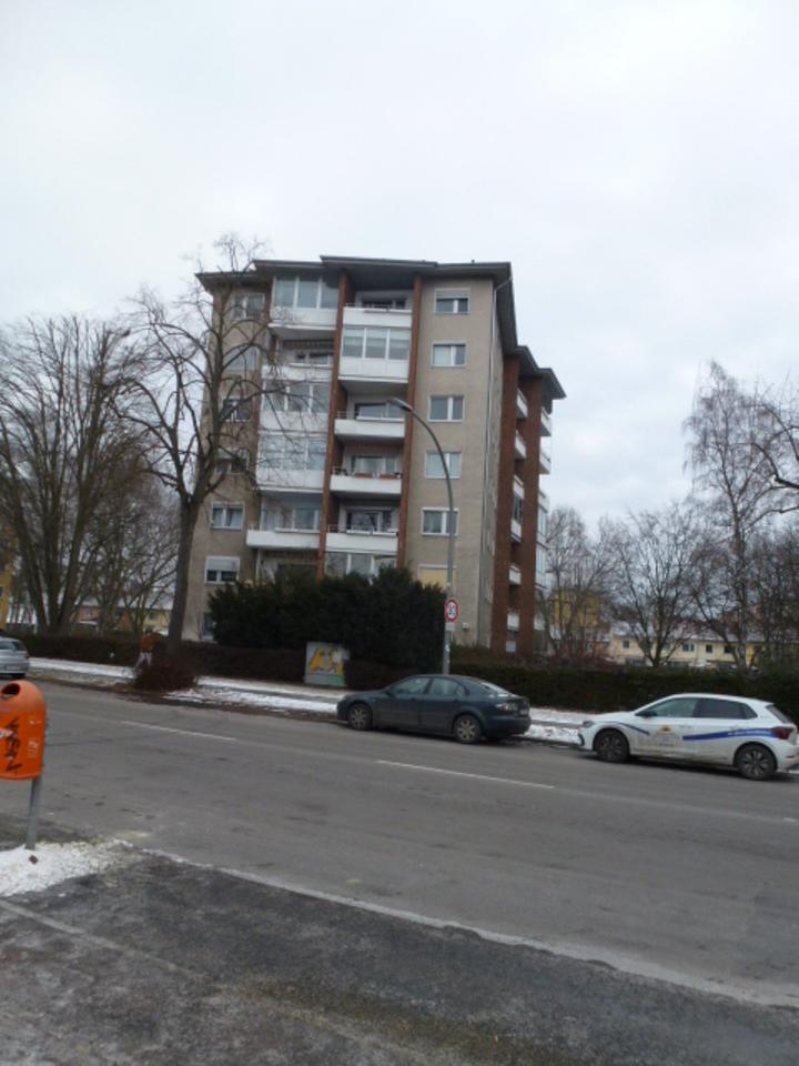 Thumbnail-Helle 2-Zimmer Wohnung im 4. OG mit Balkon in Reinickendorf -Nur