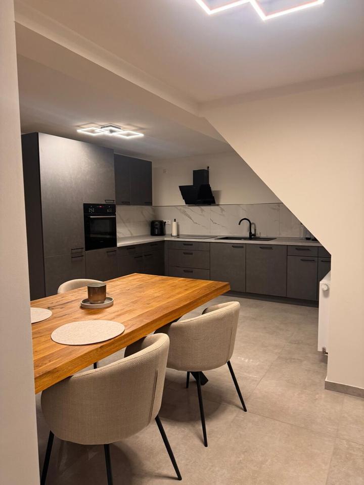 Thumbnail-Hochwertige Dachgeschosswohnung mit Balkon in kernsaniertem Haus