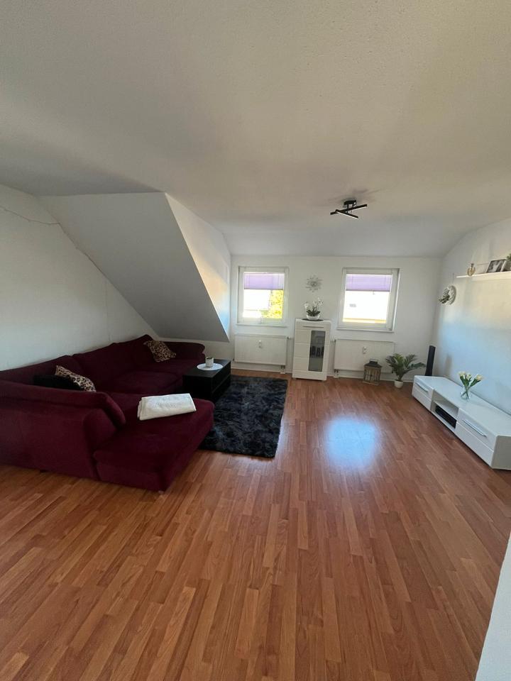 Thumbnail-Geräumige Dachgeschosswohnung in ruhiger Lage zu vermieten.