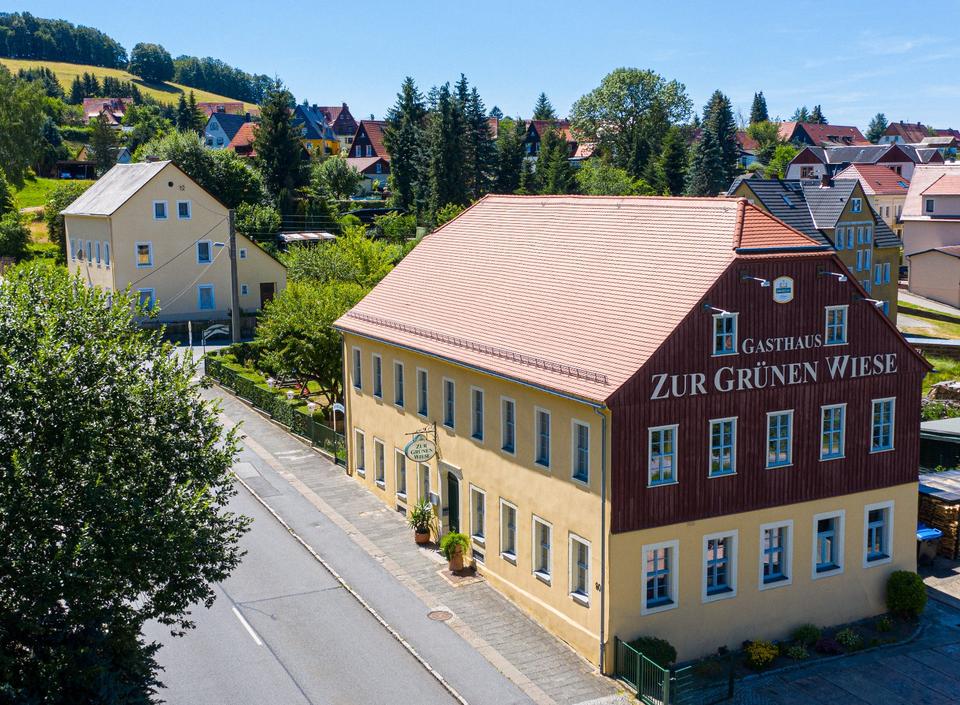 Thumbnail-Wohnhaus mit großer Wohnung ,3 Ferienwohnungen u. Gaststätte