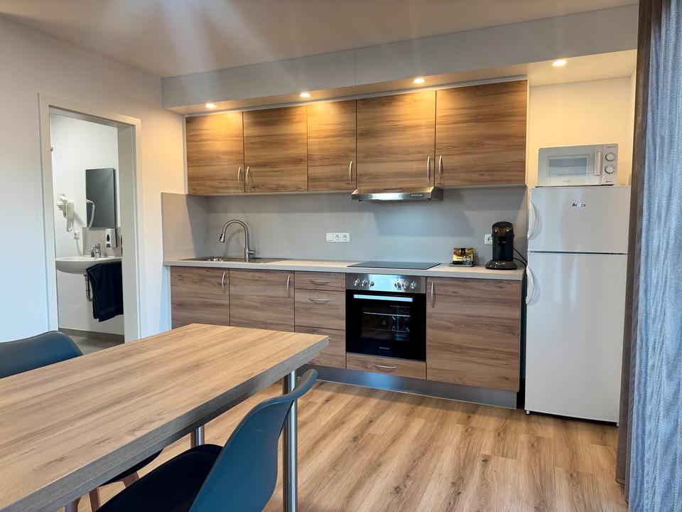 Thumbnail-Möbliertes Apartment mit Stellplatz für maximal 6 Monate