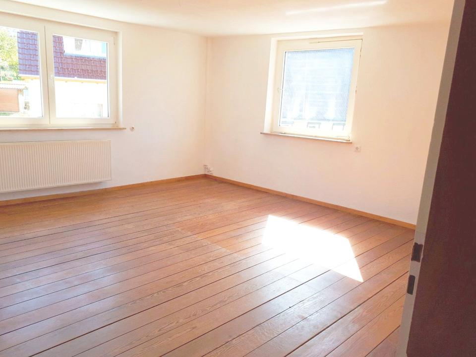 Thumbnail-Helle 83 m² Wohnung mit Balkon – Einbauküche und 3 Zimmern