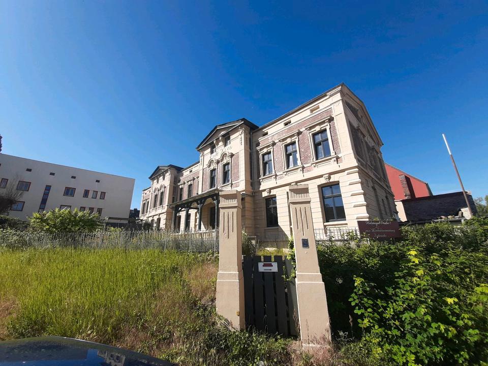 Thumbnail-schloßartige Villa in Landeshauptstadt zu verkaufen